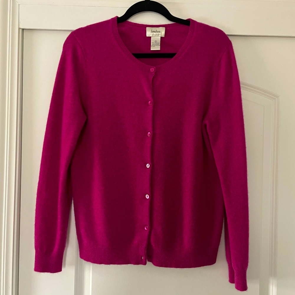 Neiman Marcus 100% cashmere cardigan